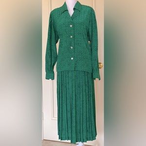 Jaeger Blouse and Pleated Skirt Set. US Size 14. Green with Purple/Black Dots.
